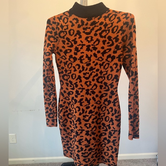 Orange brown cheetah print Derek Heart knit dress long sleeve size medium - Picture 4 of 5